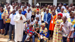 Photo de famille des participants à la 3ème assemblée générale ordinaire du laïcat ivoirien, mai 2023.