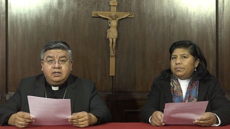 O secretário-geral da Conferência episcopal (Ceb), dom Giovani Arana, e María Beysabel Espinoza, responsável pela Pastoral da Família