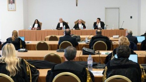 Processo vaticano, foco na procuração de Tirabassi e nas exceções  das defesas