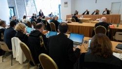 Uma audiência do processo sobre o uso de fundos da Secretaria de Estado, em curso no Vaticano (Vatican Media)