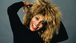 Tina Turner, falecida a 24 de maio  de 2023,  na Suíça, aos 83 anos. 