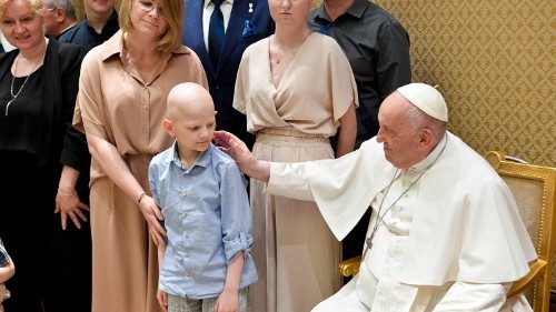 A ternura do Pontífice no encontro com o grupo polonês