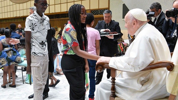 I bambini africani in udienza dal Papa