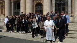 Pope Francis with participants in the Rondine Citadel of Peace initiative