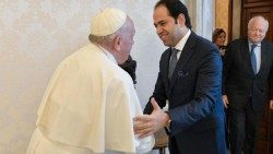 Sudac Mohamed Abdelsalam u Vatikanu s papom Franjom