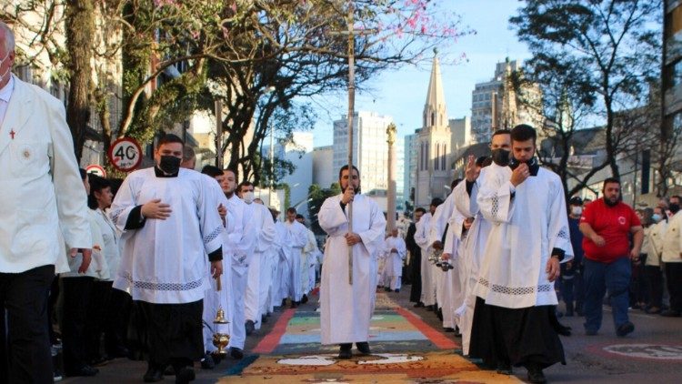 Kristo Yesu anaendelea kufanya hija ya matumaini na waja wake