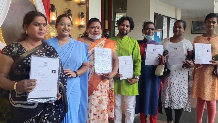 सिस्टर अमिता पोलिमेटला एसडीएस, नी थोडु सोसायटी, भारत में ट्रांसजेंडर के बीच प्रेरिताई