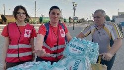 Nhân viên Caritas Ucraina hỗ trợ người dân