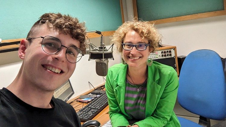 Selfie in der Podcast-Aufnahmekabine: Lars Felix Reiplinger und Stefanie Stahlhofen