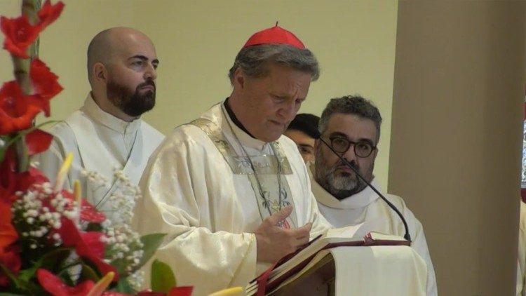 格雷奇枢机在罗马圣心大学主持弥撒
