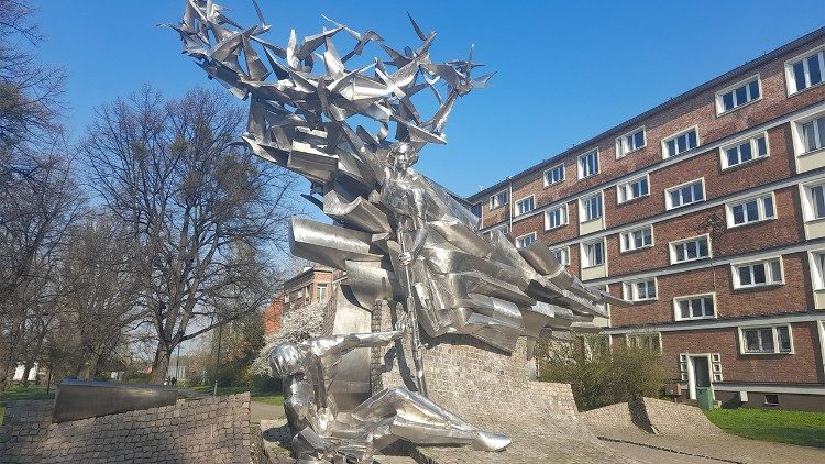 Weltkriegs-Denkmal vor dem Polnischen Postamt in Danzig