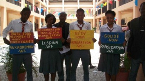Haiti, una scuola gestita da suore per ragazzi sordi: una opportunità di futuro