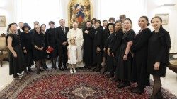 البابا يستقبل وفداً من جمعية زوجات السفراء الأوكرانيين ويقول: "الحرب هي دائما هزيمة"