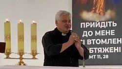 Kardinali Konrad Krajewski nchini Ukraine. 