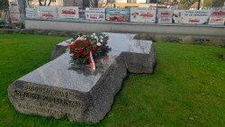 2023.06.05 Grób ks. Jerzego Popiełuszki na warszawskim Żoliborzu