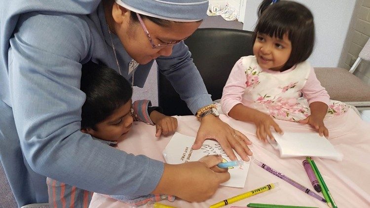Filipina LIHM sister educating children (courtesy of Sr. Agustiniada Ouano)