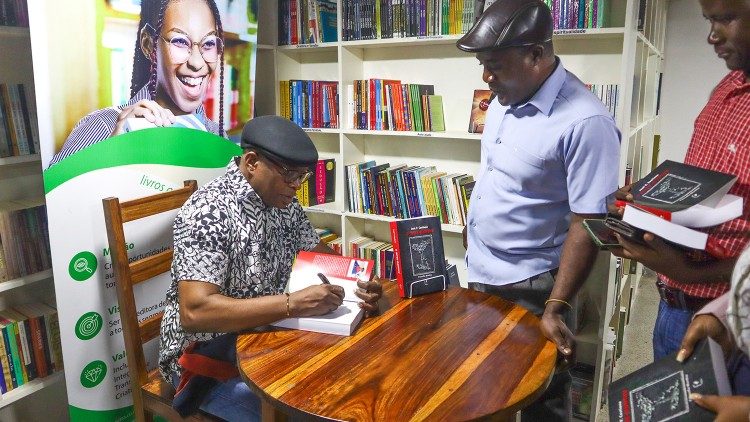 Lançamento do livro "O Inter-Munthu" de José Castiano (Beira, Moçambique)