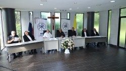 "Nuestra esperanza es la juventud, tomada de la mano de nuestros ancianos y abuelos visionarios, porque Dios tiene un proyecto para nosotros, y ese proyecto será el que permitirá que transformemos la Iglesia y el mundo".