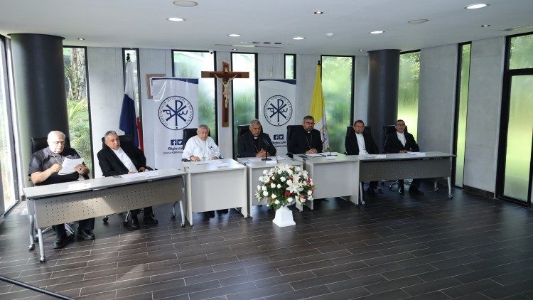 "Nuestra esperanza es la juventud, tomada de la mano de nuestros ancianos y abuelos visionarios, porque Dios tiene un proyecto para nosotros, y ese proyecto será el que permitirá que transformemos la Iglesia y el mundo".