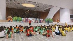 Colônia de Férias no Vaticano, Sala Paulo VI