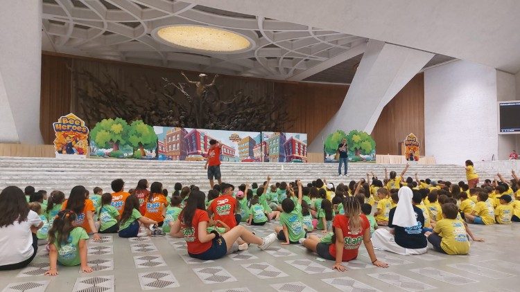 Colônia de Férias no Vaticano, Sala Paulo VI