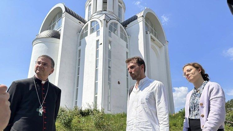 Dom Américo Aguiar em Bucha, onde foram encontradas valas comuns