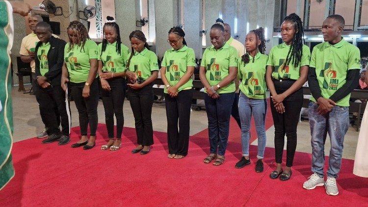 Jovens de Luanda (Angola) peregrinos da JMJ, na Missa de envio