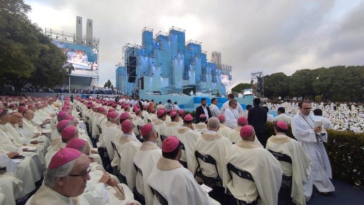 Maaskofu wakiwa katika misa ya ufunguzi wa siku ya vijana 1-6 Agosti 2023