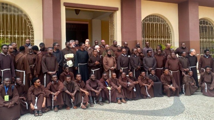 Frades Capuchinhos em Angola