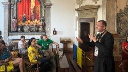 Владика Богдан Дзюрах з молоддю на СДМ в Лісабоні