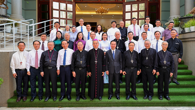 Foto recuerdo de la visita del Presidente