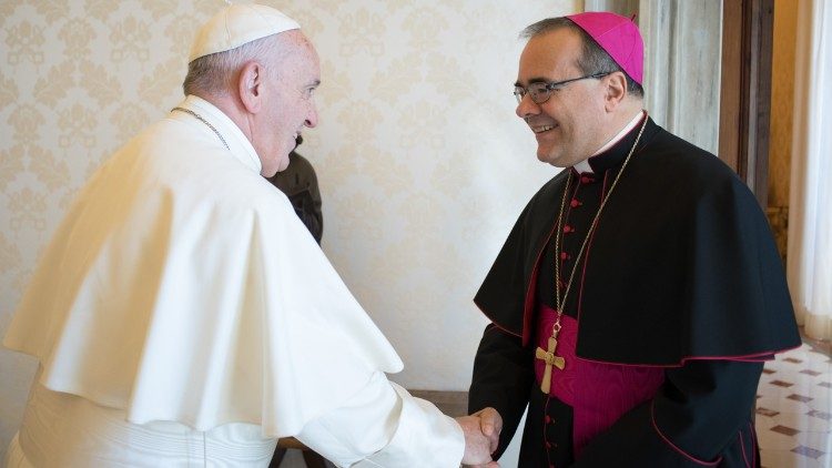 Papa Francisco com dom Antonio Guido Filipazzi