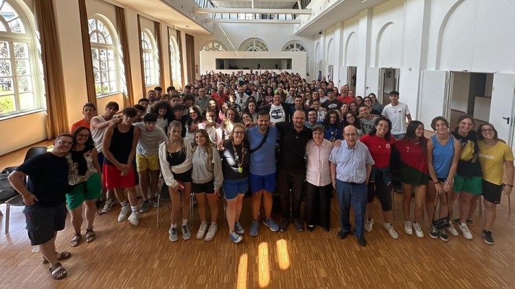 La acogida de los jóvenes en el Arsenal de la Paz