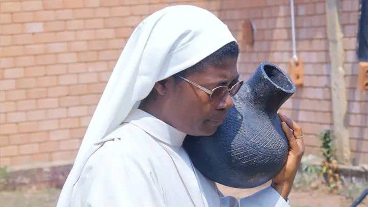 Une soeur clarisse du Monastère de la Sainte Trinité de Kabinda (RD Congo)