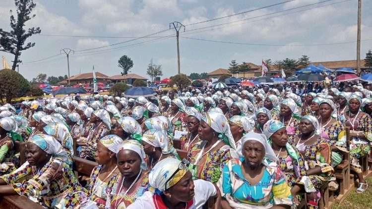 Des fidèles participant à la messe des 25 ans d'épiscopat de Mgr Melchisédech Sikuli 