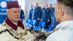 2023.08.17 Rector Rev. M. Kalinowski accepts new students during the inauguration of the Catholic University of Lublin Study Centre in prison