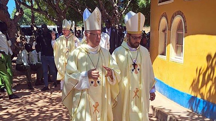 Cardeal Parolin em Rumbek, Sudão do Sul, onde presidiu a Santa Missa na manhã desta quinta-feira