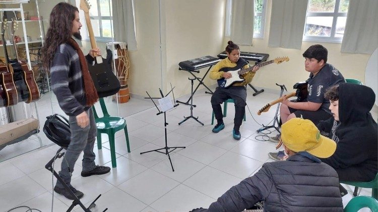 As aulas de arte e cultura do projeto