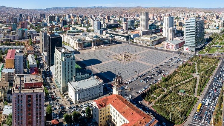 Vue d'Oulan-Bator, la capitale mongole, avec la place du Parlement.