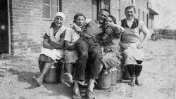 Благаслаўлёны Юзаф Ульма (у цэнтры)