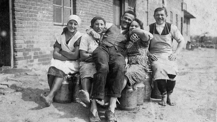 Благаслаўлёны Юзаф Ульма (у цэнтры)