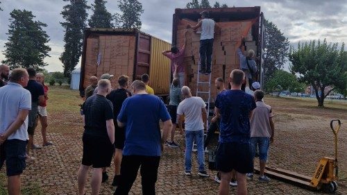 Кардинал Краєвський про чергову допомогу від Папи для України