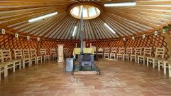 Une petite chapelle dans une yourte mongole