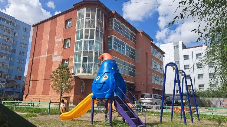 Der Spielplatz vor dem Gebäude des Verbist Care Centers 