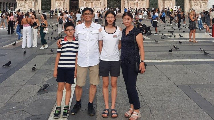 Doctor Bazar con su familia