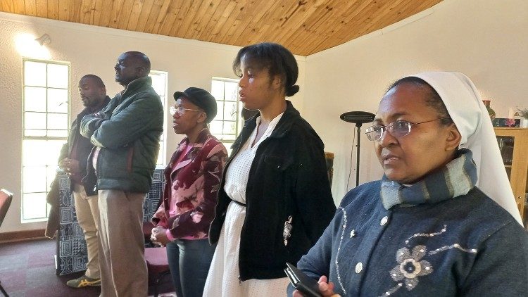 Irmã Olga Massango com comunicadores da IMBISA na África do Sul