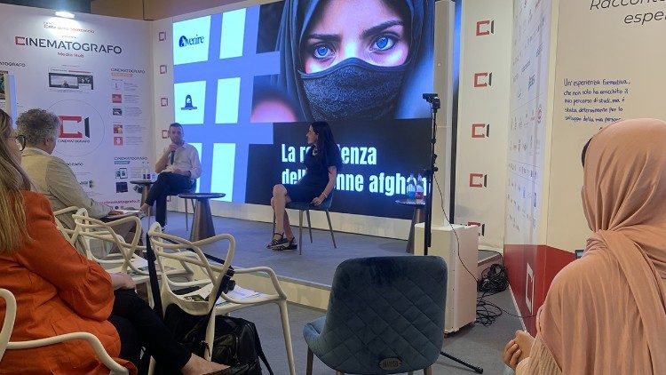 Eine Video-Schalte nach Afghanistan während der Biennale