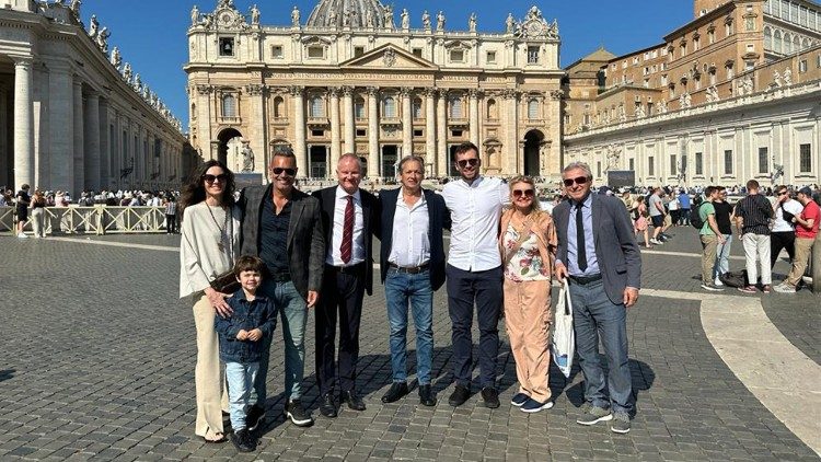 A representação dos Manezinhos na Praça São Pedro