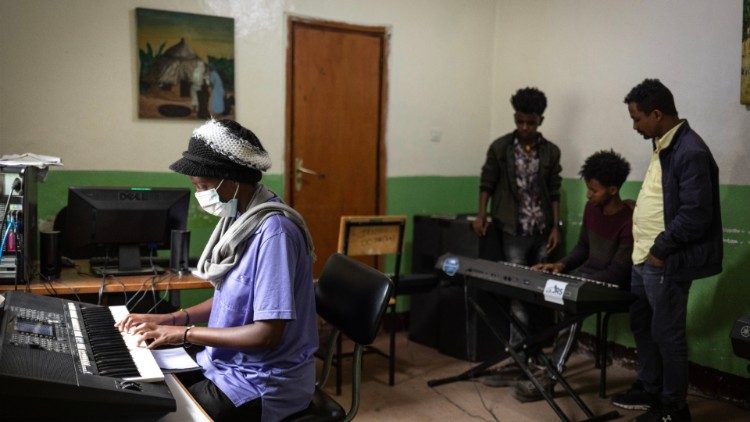 The music workshop of the JRS (Jesuit Refugee Service) Refugee Centre, in the heart of Addis Ababa. Photo Giovanni Culmone / GSF
