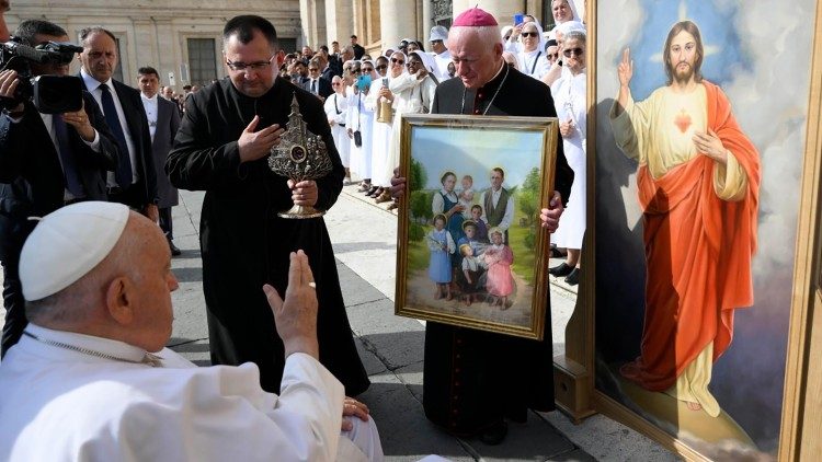 Delegacja archidiecezji przemyskiej na audiencji środowej